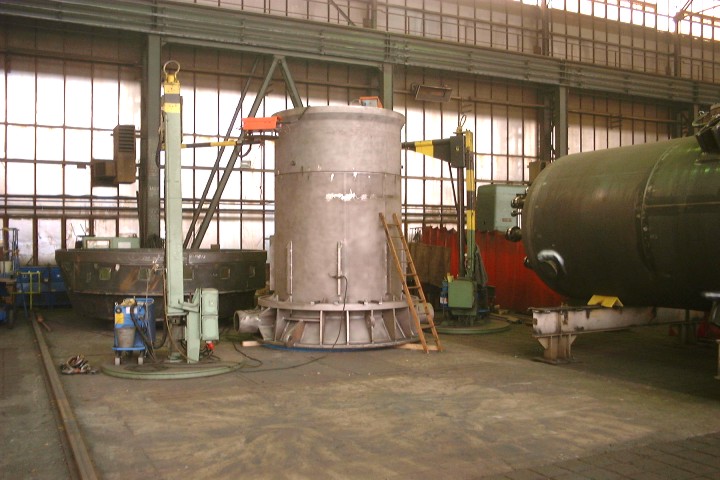 Pfahlführung - Fertigung / Pile sleeve in production hall