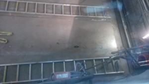 Montage: Austausch von Verschleisplatten in einen Fülltrichter / Replacement of wear plates in a waste feed chute