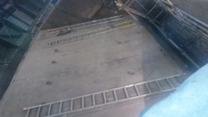 Montage: Austausch von Verschleisplatten in einen Fülltrichter / Replacement of wear plates in a waste feed chute